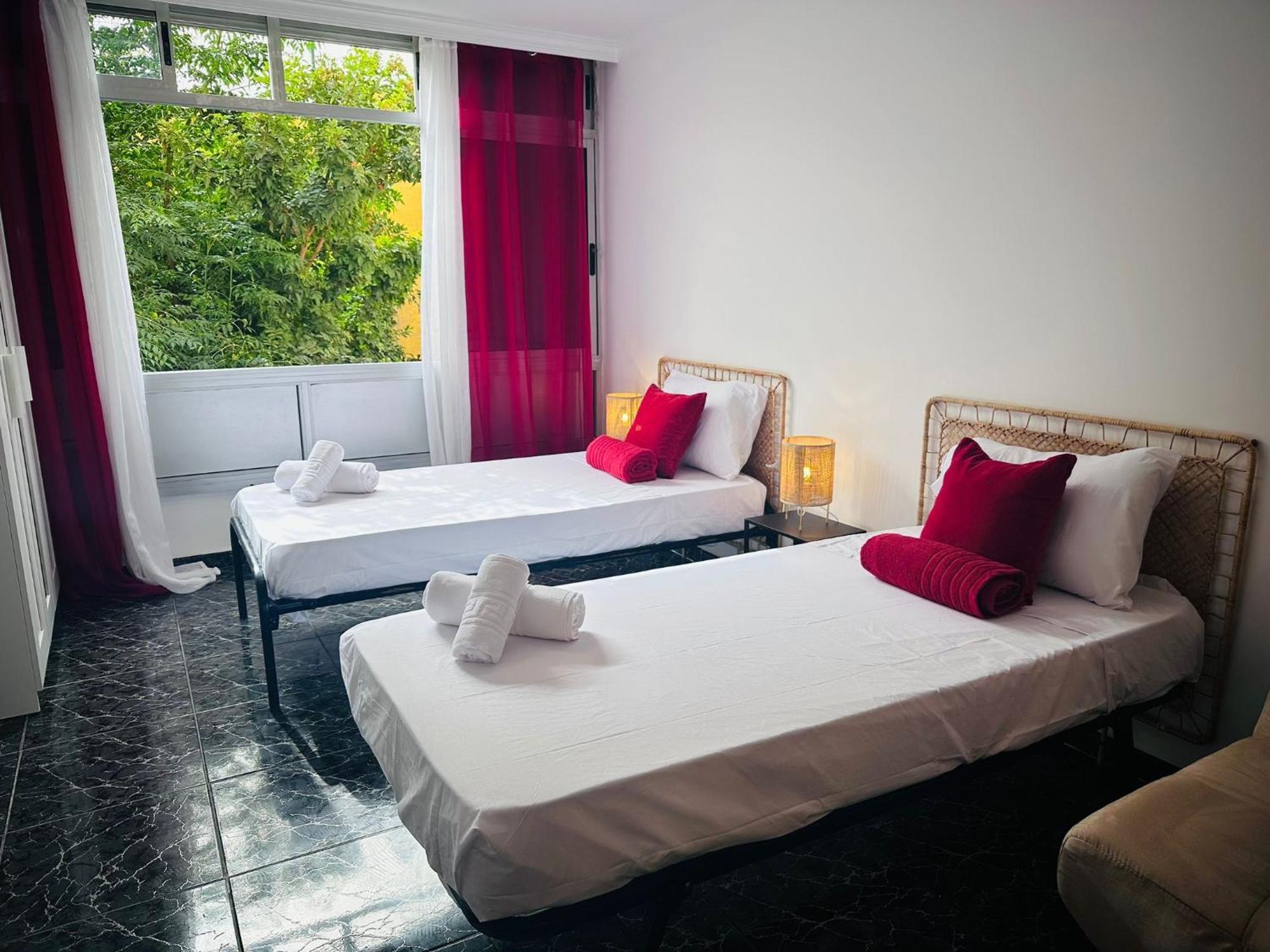 Cozy 2-Bed & Sofa-Bed Studio In Los Cristianos Eksteriør bilde
